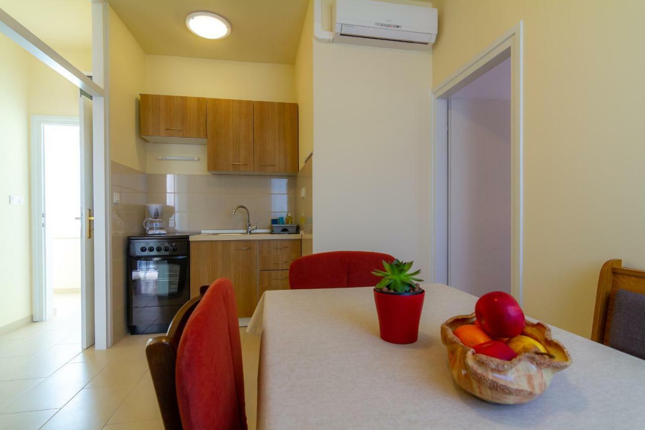 Apartments & Rooms Sanja Rab Town Exterior photo
